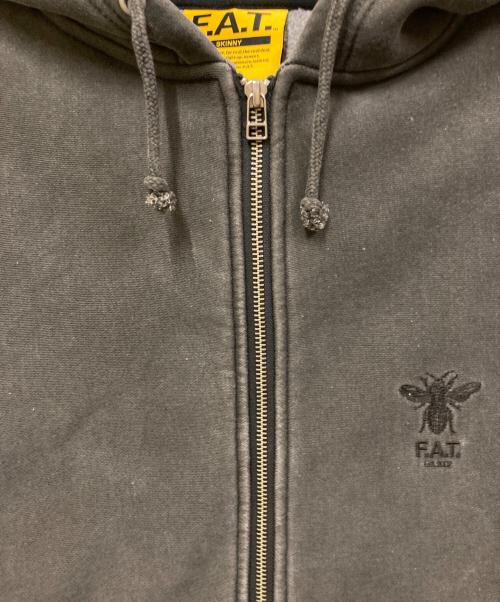 FAT（エフエーティー）FAT (エフエーティー) ジップフードスウェット グレー サイズ:SKINNYの古着・服飾アイテム
