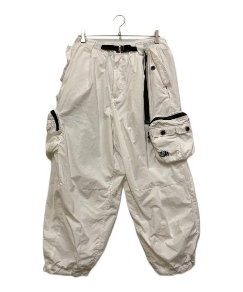 TIGHTBOOTH PRODUCTION（タイトブースプロダクション）TIGHTBOOTH PRODUCTION (タイトブースプロダクション) KILLER BONG (キラーボング) TBKB BALLOONCARGO PANTS ホワイト サイズ:Lの古着・服飾アイテム