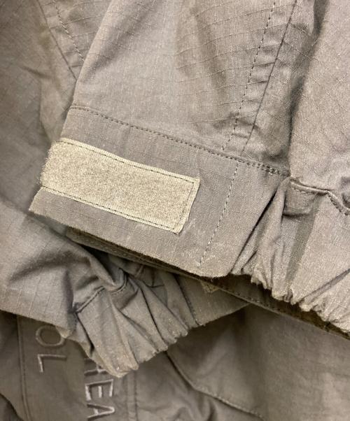 TIGHTBOOTH PRODUCTION（タイトブースプロダクション）TIGHTBOOTH PRODUCTION (タイトブースプロダクション) RIPSTOP TACTICAL JACKET グレー サイズ:SIZE Lの古着・服飾アイテム