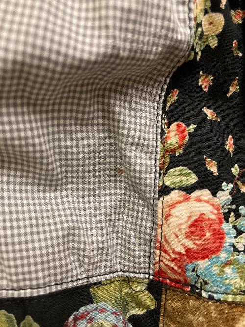 WONDERFUL WORLD（ワンダフルワールド）WONDERFUL WORLD (ワンダフルワールド) 花柄パッチワークスカート ブラック サイズ:表記なしの古着・服飾アイテム