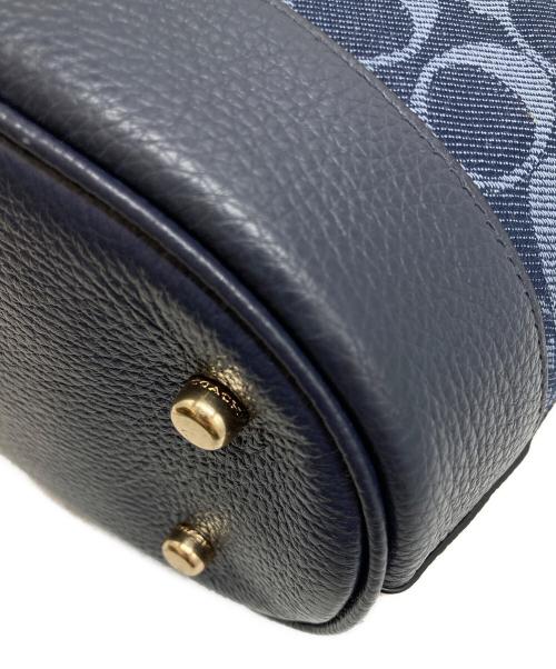 COACH（コーチ）COACH (コーチ) デンプシー ドローストリング バケット バッグ シグネチャー デニム ネイビー サイズ:表記なしの古着・服飾アイテム