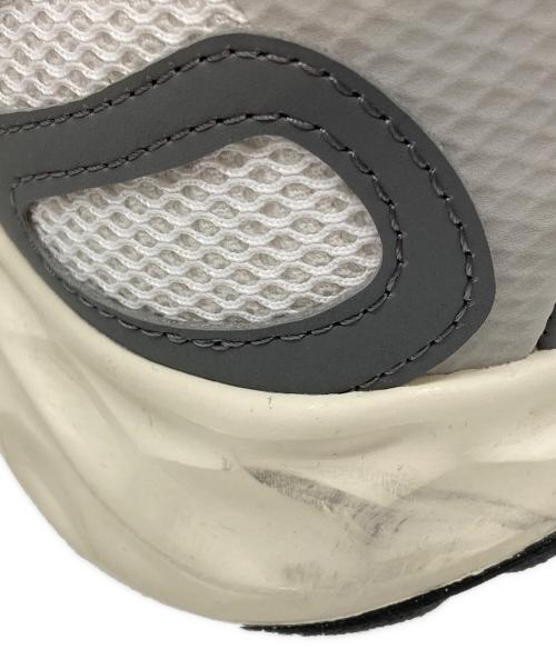 NEW BALANCE（ニューバランス）NEW BALANCE (ニューバランス) MARISTR4 ホワイト×グレー サイズ:SIZE 27.5cmの古着・服飾アイテム