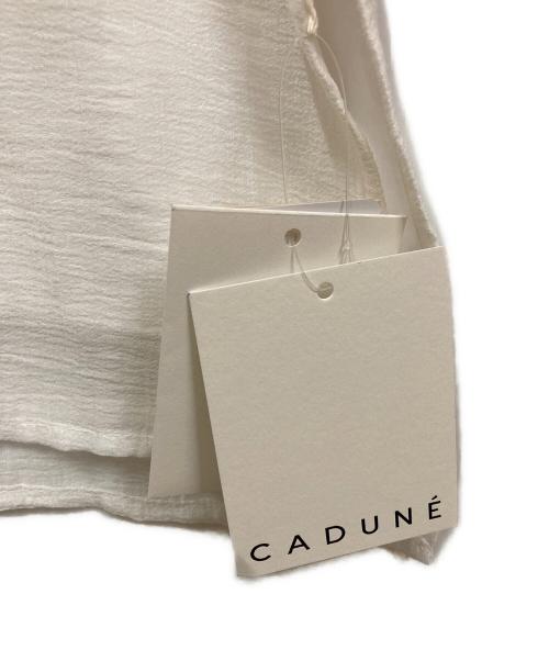 CADUNE（カデュネ）CADUNE (カデュネ) フリルトップスブラウス ホワイト サイズ:SIZE 36の古着・服飾アイテム