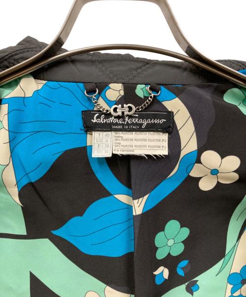 Salvatore Ferragamo（サルヴァトーレ フェラガモ）Salvatore Ferragamo (サルヴァトーレ フェラガモ) 裏地総柄キルティングコート グレー サイズ:SIZE 38の古着・服飾アイテム