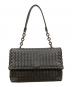 BOTTEGA VENETA（ボッテガベネタ）の古着「イントレチャートオリンピアミディアムチェーンバッグ」｜ブラック