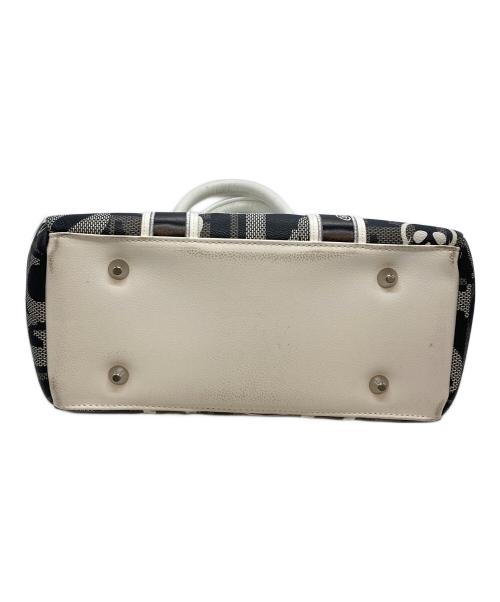 MARK&LONA（マークアンドロナ）MARK&LONA (マークアンドロナ) スカルハンドバッグ ホワイト×ブラックの古着・服飾アイテム