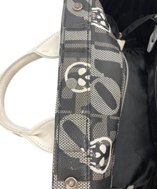 MARK&LONA（マークアンドロナ）MARK&LONA (マークアンドロナ) スカルハンドバッグ ホワイト×ブラックの古着・服飾アイテム