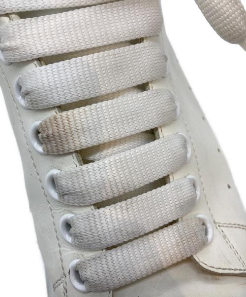 ALEXANDER McQUEEN（アレキサンダーマックイーン）ALEXANDER McQUEEN (アレキサンダーマックイーン) スタッズスニーカー ホワイト サイズ:SIZE 401/2の古着・服飾アイテム