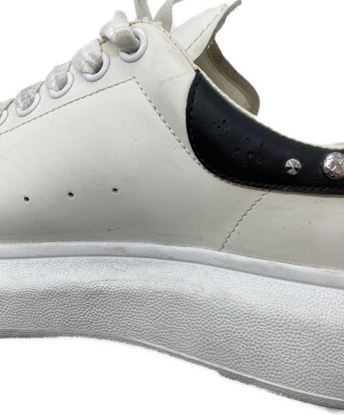 ALEXANDER McQUEEN（アレキサンダーマックイーン）ALEXANDER McQUEEN (アレキサンダーマックイーン) スタッズスニーカー ホワイト サイズ:SIZE 401/2の古着・服飾アイテム