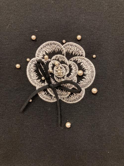 Super Beauty（スーパービューティ）Super Beauty (スーパービューティ) 花柄ビジュータートルネックニット ブラック サイズ:SIZE 42の古着・服飾アイテム