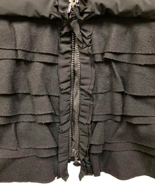 TO BE CHIC（トゥービーシック）TO BE CHIC (トゥービーシック) フリルティアードダウンコート ブラック サイズ:SIZE 42の古着・服飾アイテム