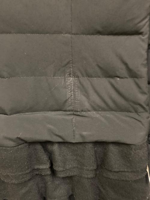 TO BE CHIC（トゥービーシック）TO BE CHIC (トゥービーシック) フリルティアードダウンコート ブラック サイズ:SIZE 42の古着・服飾アイテム