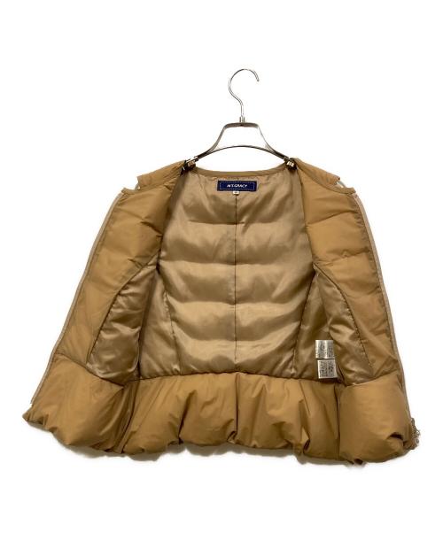 M'S GRACY（エムズグレイシー）M'S GRACY (エムズグレイシー) ビジューダウンベスト ベージュ サイズ:SIZE 40 未使用品の古着・服飾アイテム