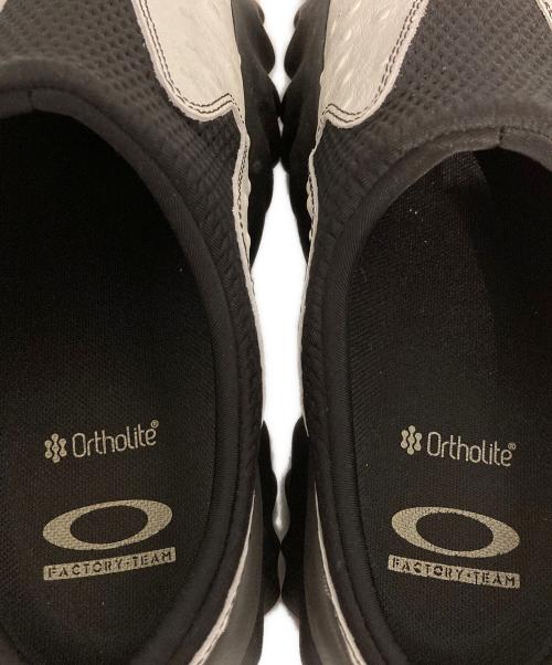 OAKLEY（オークリー）OAKLEY (オークリー) BRAIN DEAD (ブレインデッド) OAKLEY FACTORY TEAM OSTRICH CHOP SAW MULE ホワイト×ブラック サイズ:SIZE 27cmの古着・服飾アイテム