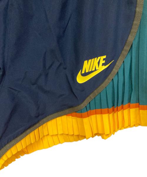 NIKE（ナイキ）NIKE (ナイキ) sacai (サカイ) PLEATED TEMPO SHORTS ネイビー サイズ:SIZE Mの古着・服飾アイテム
