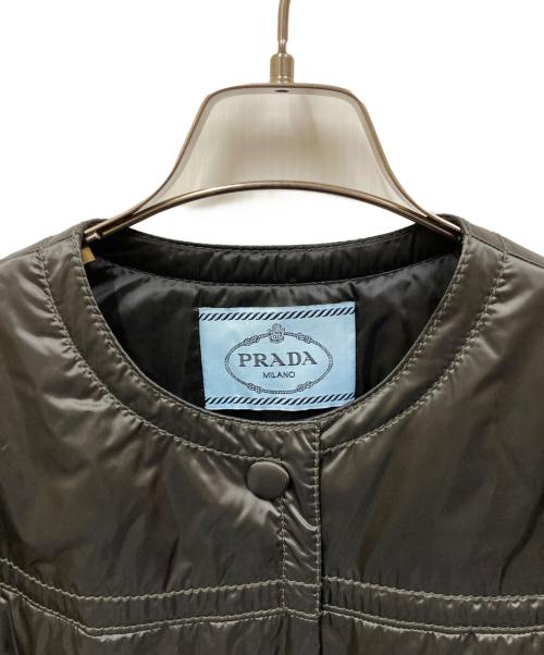 PRADA（プラダ）PRADA (プラダ) ノーカラーダウンジャケット ブラック サイズ:SIZE 44の古着・服飾アイテム