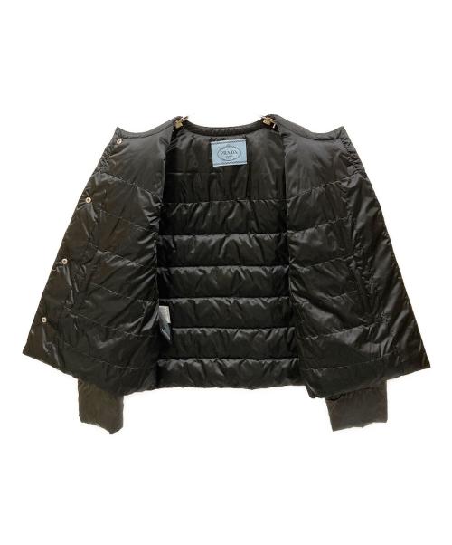PRADA（プラダ）PRADA (プラダ) ノーカラーダウンジャケット ブラック サイズ:SIZE 44の古着・服飾アイテム