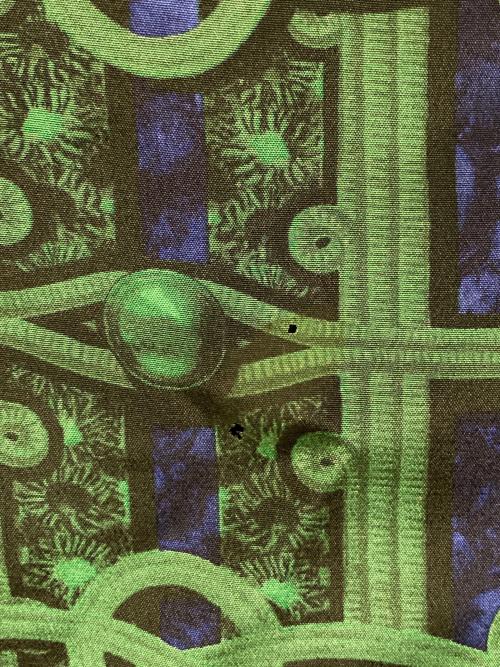 LOUIS VUITTON（ルイ ヴィトン）LOUIS VUITTON (ルイ ヴィトン) スタッズ付きナポレオン柄シルクブラウス ネイビー サイズ:36の古着・服飾アイテム