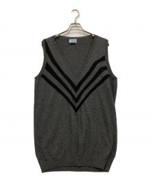 PRADA（プラダ）の古着「ニットベスト」｜グレー