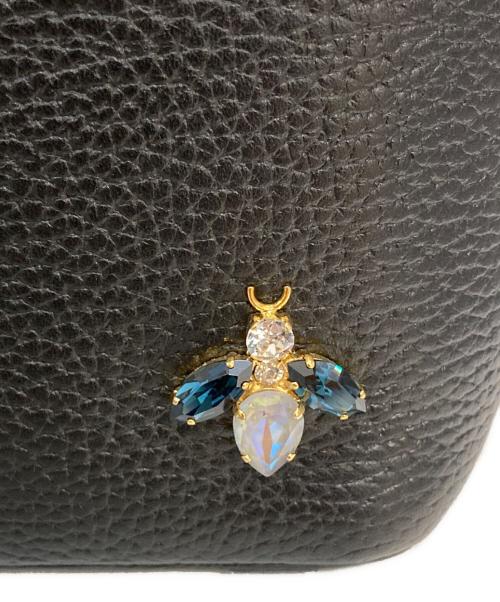 A.D.M.J.（エーディーエムジェイ）A.D.M.J. (エーディーエムジェイ) ミツバチ ビジュ装飾クロスボディーショルダーバッグ ブラック サイズ:表記なしの古着・服飾アイテム