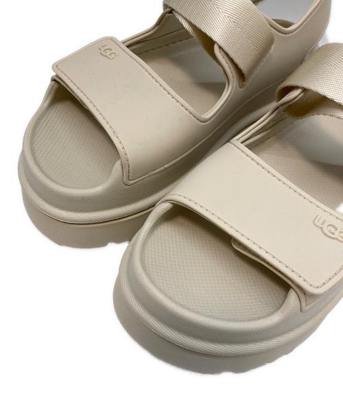 UGG（アグ）UGG (アグ) ゴールデングロウ サンダル ベージュ サイズ:37(US6)の古着・服飾アイテム