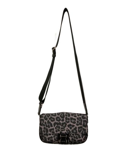 MICHAEL KORS（マイケル・コース）MICHAEL KORS (マイケル・コース) KHAI ダブルポケット フラップ クロスボディ ミディアム グレー サイズ:表記なしの古着・服飾アイテム