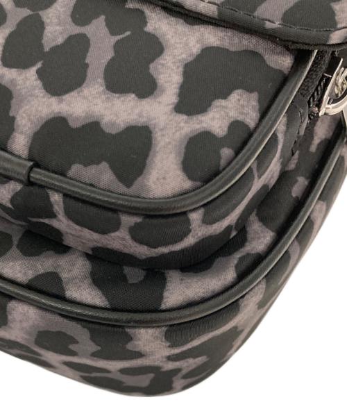 MICHAEL KORS（マイケル・コース）MICHAEL KORS (マイケル・コース) KHAI ダブルポケット フラップ クロスボディ ミディアム グレー サイズ:表記なしの古着・服飾アイテム