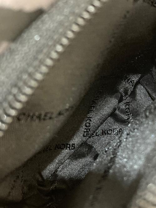 MICHAEL KORS（マイケル・コース）MICHAEL KORS (マイケル・コース) KHAI ダブルポケット フラップ クロスボディ ミディアム グレー サイズ:表記なしの古着・服飾アイテム