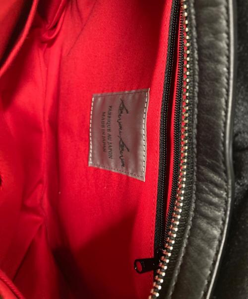 kawa-kawa（カワカワ）kawa-kawa (カワカワ) Hatome ボディバッグMサイズ ブラックの古着・服飾アイテム