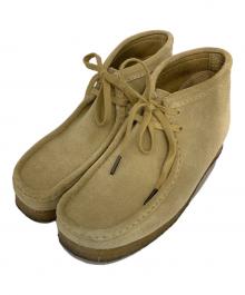 CLARKS ORIGINALS（クラークス オリジナルズ）の古着「ワラビースウェードブーツ」｜ベージュ