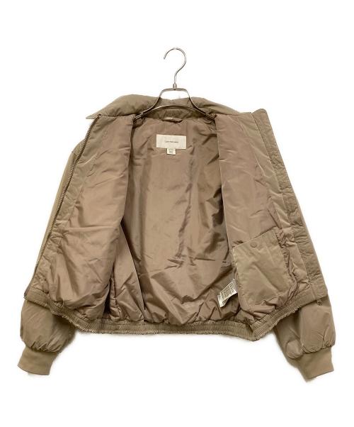 Calvin Klein Jeans（カルバンクラインジーンズ）Calvin Klein Jeans (カルバンクラインジーンズ) インサレーションボンバージャケット ベージュ サイズ:SIZE XSの古着・服飾アイテム