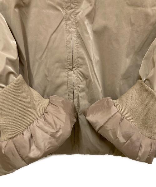Calvin Klein Jeans（カルバンクラインジーンズ）Calvin Klein Jeans (カルバンクラインジーンズ) インサレーションボンバージャケット ベージュ サイズ:SIZE XSの古着・服飾アイテム