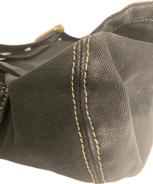 Vivienne Westwood（ヴィヴィアンウエストウッド）Vivienne Westwood (ヴィヴィアンウエストウッド) オーブキャンバスショルダーバッグ ブラックの古着・服飾アイテム