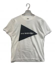 and wander（アンドワンダー）の古着「ロゴTシャツ」｜ホワイト