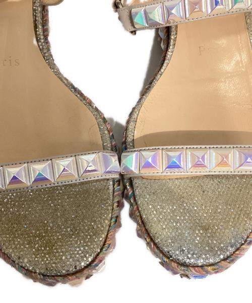 Christian Louboutin（クリスチャン・ルブタン）Christian Louboutin (クリスチャン・ルブタン) クリスタルスタッズサンダル ベージュ サイズ:36の古着・服飾アイテム