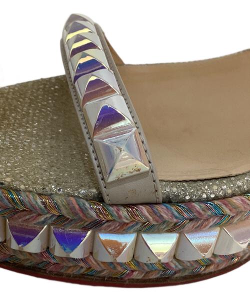 Christian Louboutin（クリスチャン・ルブタン）Christian Louboutin (クリスチャン・ルブタン) クリスタルスタッズサンダル ベージュ サイズ:36の古着・服飾アイテム