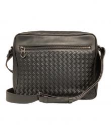 BOTTEGA VENETA（ボッテガベネタ）の古着「イントレチャートメッセンジャーバッグ」｜ブラック