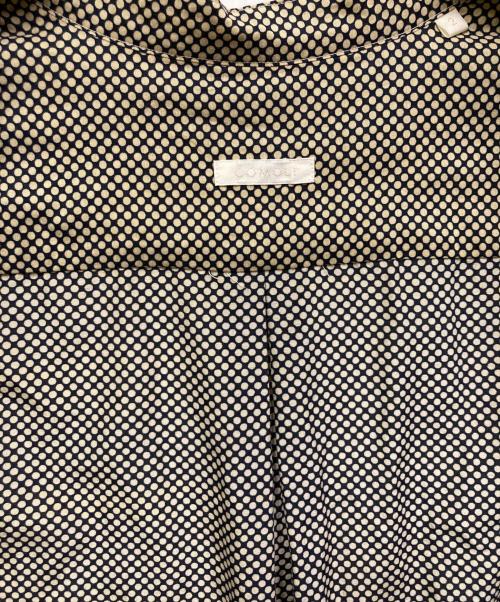 COMOLI（コモリ）COMOLI (コモリ) コットン・シルクドット柄バンドカラーシャツ ベージュ×ブラック サイズ:SIZE 2の古着・服飾アイテム