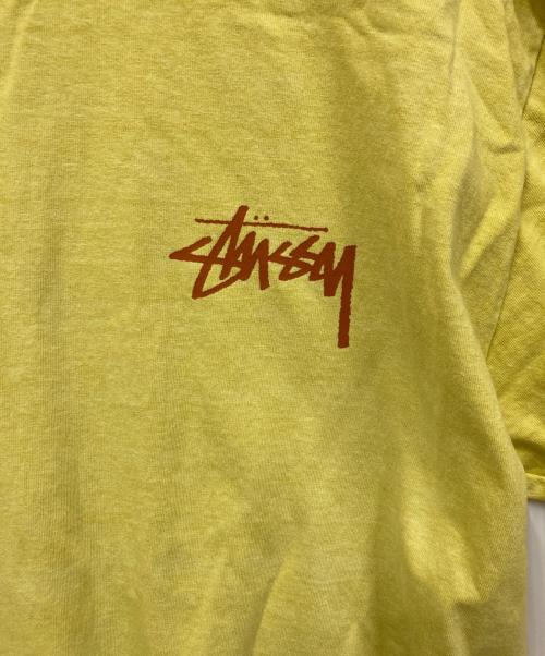stussy（ステューシー）stussy (ステューシー) HOW WE'RE LIVIN' PIGMENT DYED TEE イエロー サイズ:Mの古着・服飾アイテム