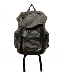 COACH（コーチ）の古着「カモフラ柄ナイロンレザーバックパック」｜グレー