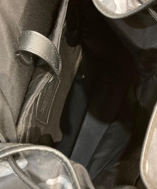 COACH（コーチ）COACH (コーチ) カモフラ柄ナイロンレザーバックパック グレーの古着・服飾アイテム