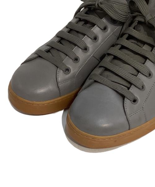 PRADA（プラダ）PRADA (プラダ) LOGO LOW TOP SNEAKERS/ロゴ ロウ トップ スニーカーズ グレー サイズ:５の古着・服飾アイテム