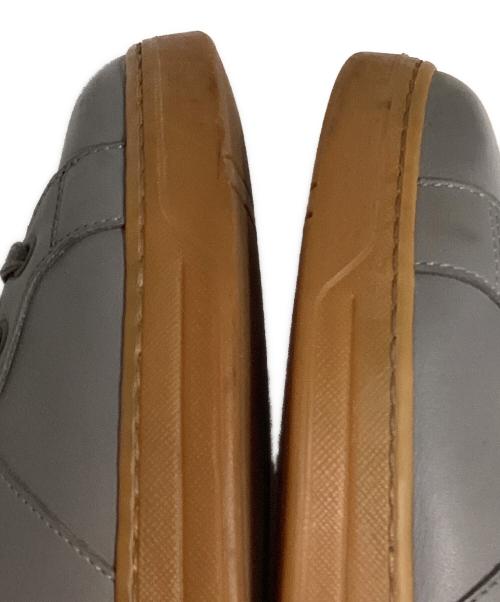 PRADA（プラダ）PRADA (プラダ) LOGO LOW TOP SNEAKERS/ロゴ ロウ トップ スニーカーズ グレー サイズ:５の古着・服飾アイテム