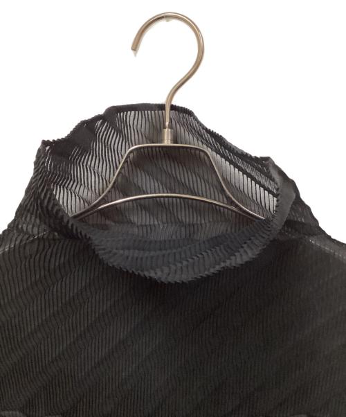 me ISSEY MIYAKE（ミーイッセイ ミヤケ）me ISSEY MIYAKE (ミーイッセイ ミヤケ) ハイネックプリーツカットソー ブラック サイズ:FREEの古着・服飾アイテム