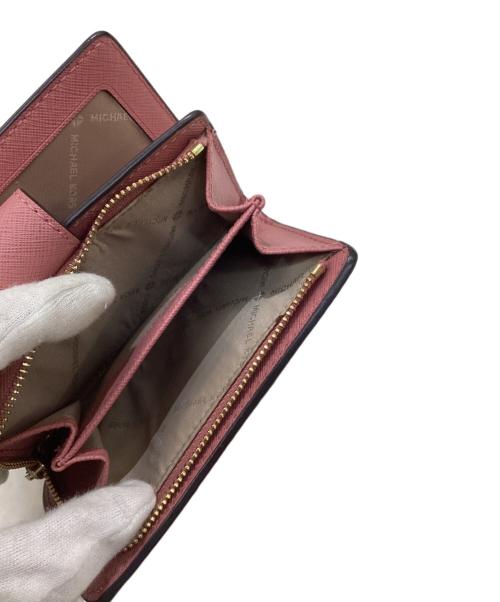 MICHAEL KORS（マイケル・コース）MICHAEL KORS (マイケル・コース) PVCシグネチャーL字折り財布 ホワイトの古着・服飾アイテム