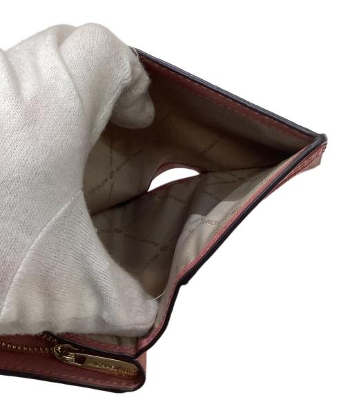 MICHAEL KORS（マイケル・コース）MICHAEL KORS (マイケル・コース) PVCシグネチャーL字折り財布 ホワイトの古着・服飾アイテム