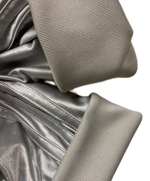 adidas（アディダス）adidas (アディダス) オーバーサイズ ファイヤーバード トラックトップ ライトオニキス シルバー サイズ:Mの古着・服飾アイテム