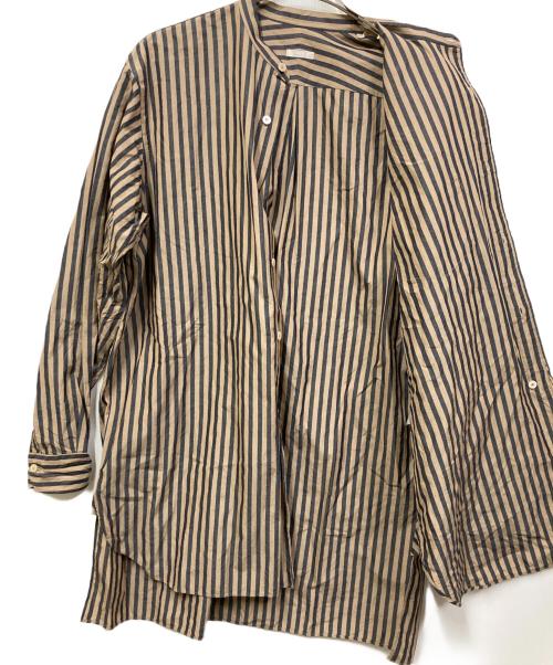 COMOLI（コモリ）COMOLI (コモリ) ストライプバンドカラーシャツ ネイビー×ベージュ サイズ:2の古着・服飾アイテム