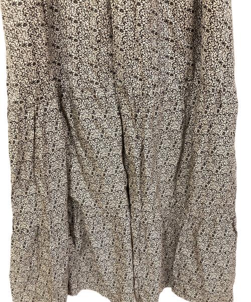 ne quittez pas（ヌキテパ）ne quittez pas (ヌキテパ) JOURNEE EN ROSE (ジュルネアンローズ) フロントタックフラワープリントワンピース ホワイト×ブラック サイズ:-の古着・服飾アイテム