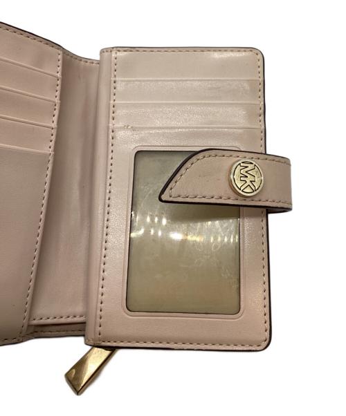 MICHAEL KORS（マイケル・コース）MICHAEL KORS (マイケル・コース) MK チャーム シグネチャー ミディアム タブ L ジップ ウォレット ブラウンの古着・服飾アイテム